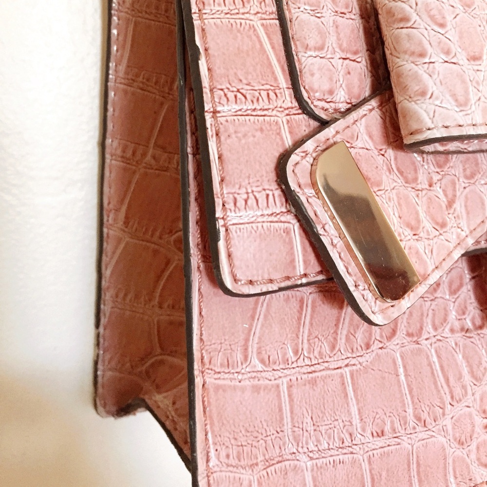 Guess Flap Bag - Picture 5 of 5